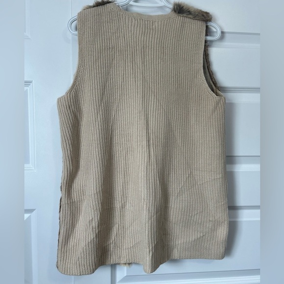 Liz Claiborne Brown Faux Fur Vest with Pockets - Picture 6 of 6